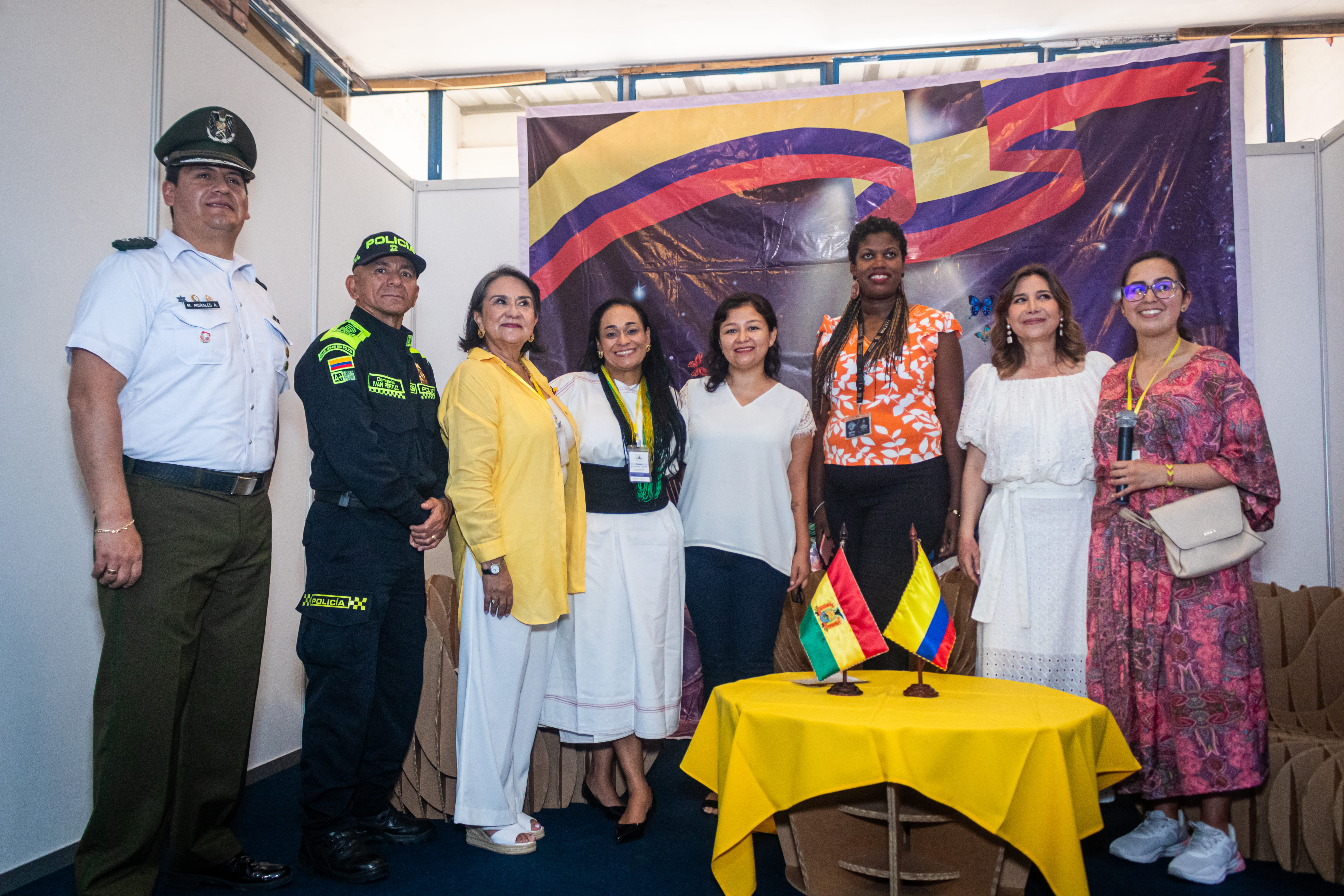 Comunidad colombiana participa masivamente en la 1° Feria de Servicios de Colombia Nos Une en Bolivia