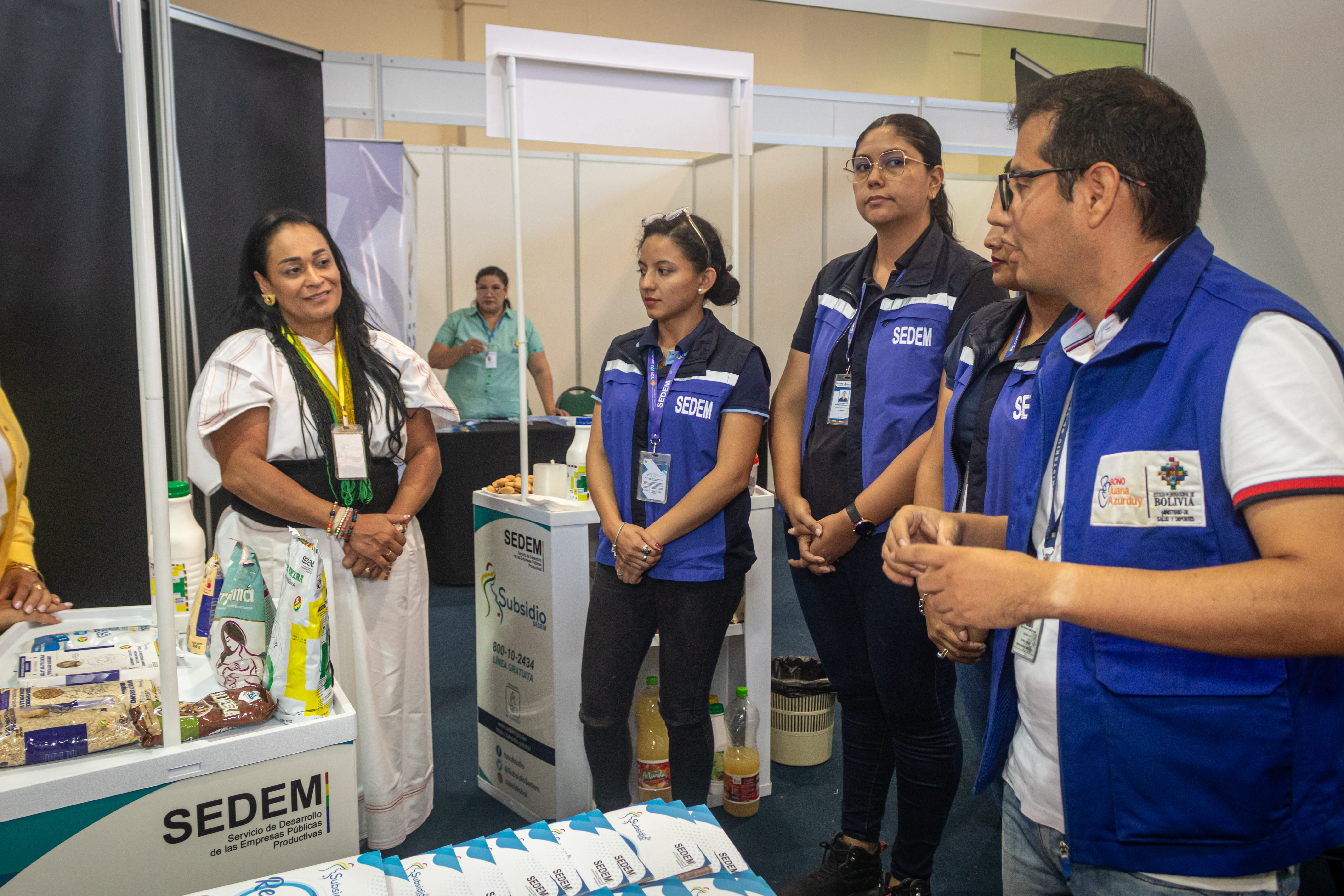 Comunidad colombiana participa masivamente en la 1° Feria de Servicios de Colombia Nos Une en Bolivia