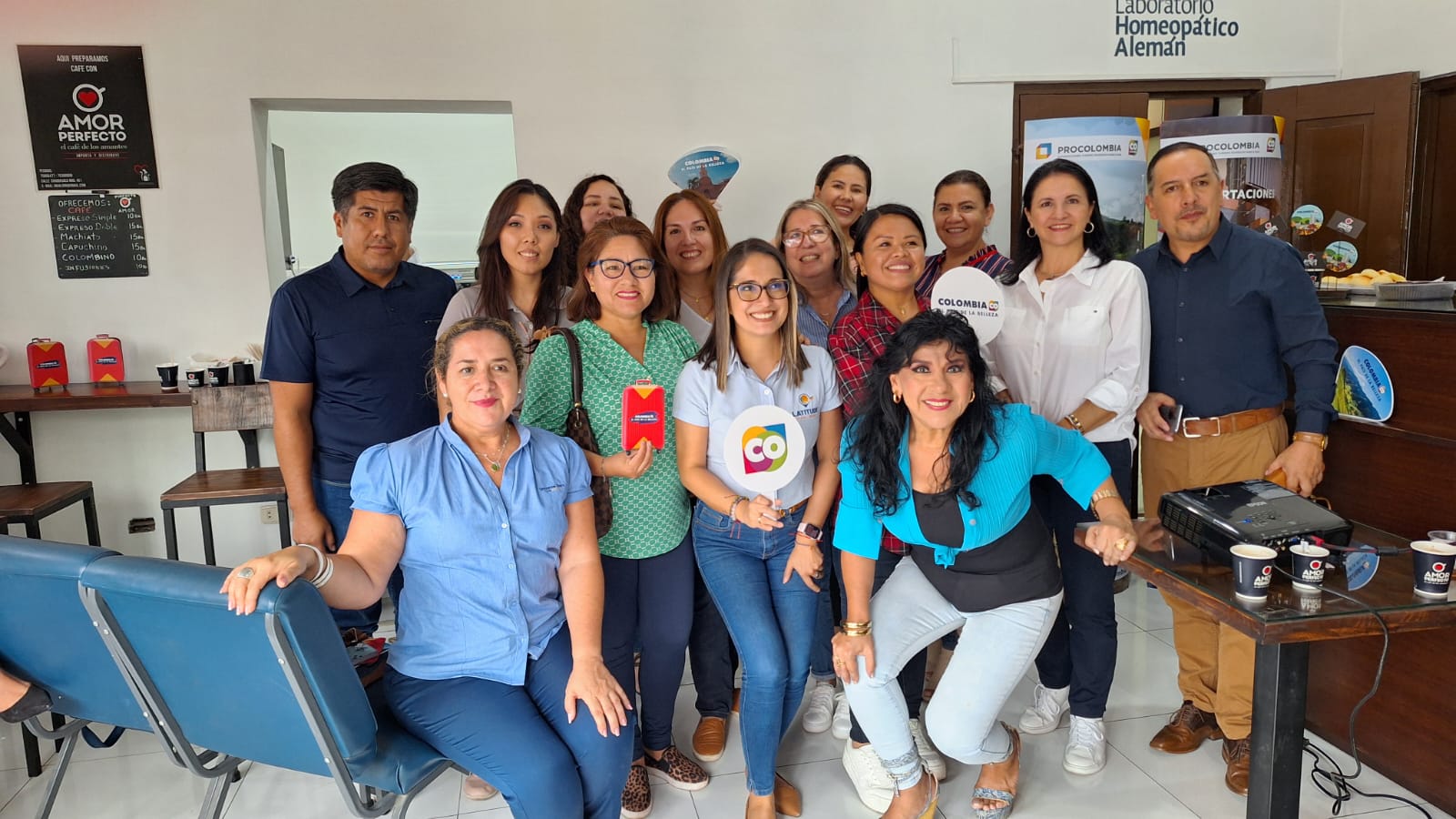 Con una taza de café, la Embajada en Bolivia y ProColombia promueven el turismo hacia Colombia