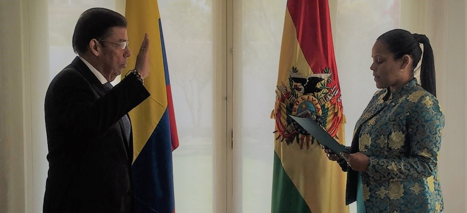 Aníbal José Ariza Orozco se posesionó como Embajador de Colombia