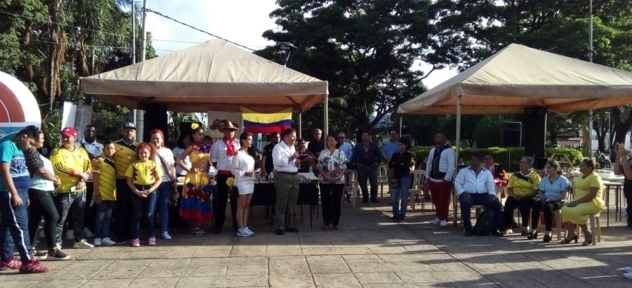 Embajada de Colombia en coordinación con la Defensoría del Pueblo de Bolivia llevó a cabo evento dirigido a la comunidad colombiana