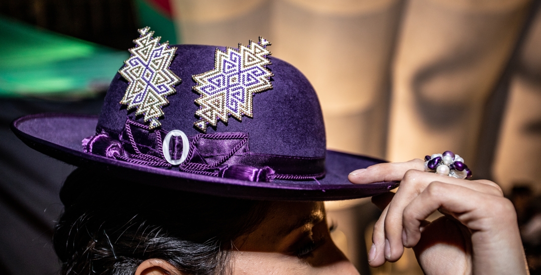 Detalle de sombrero intervenido por Tejidos Chakana y Ana Palza. Foto: Marcelo Iturriaga