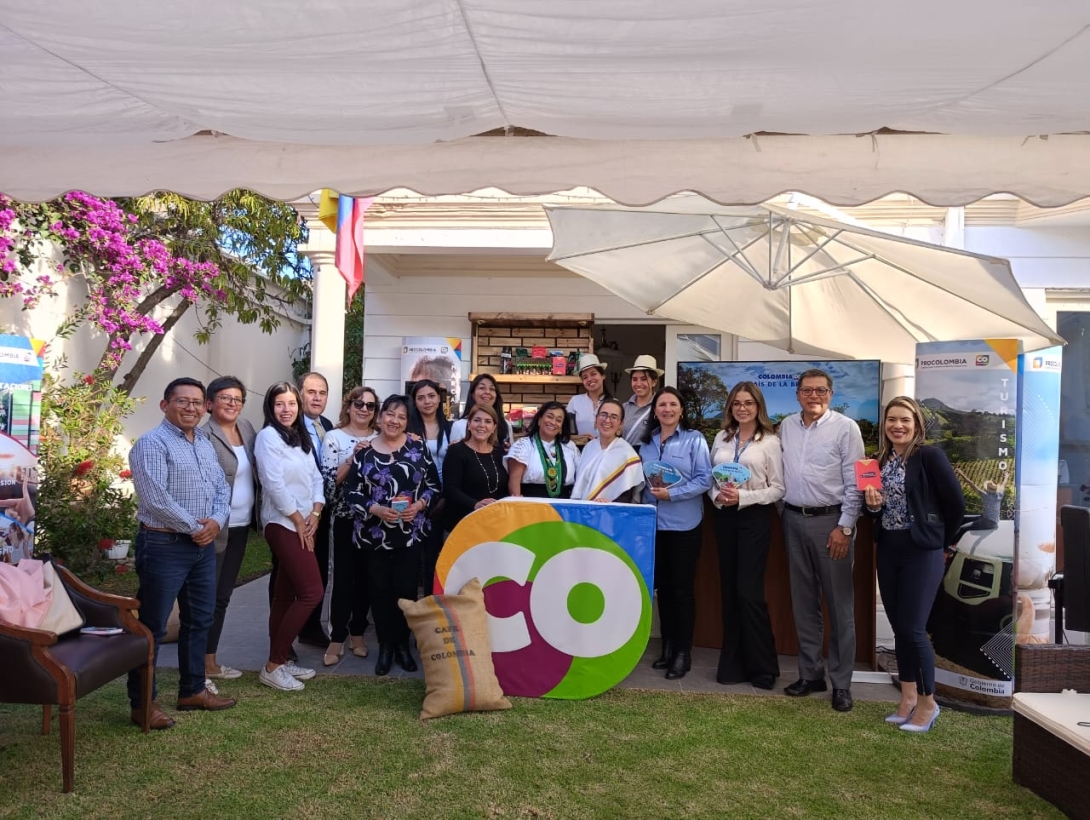 Con una taza de café, la Embajada en Bolivia y ProColombia promueven el turismo hacia Colombia